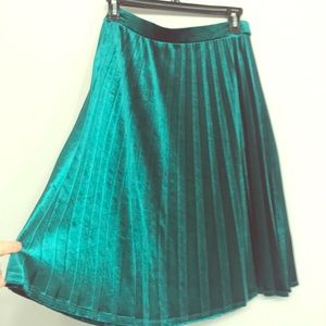 Pleated skirt by Abound